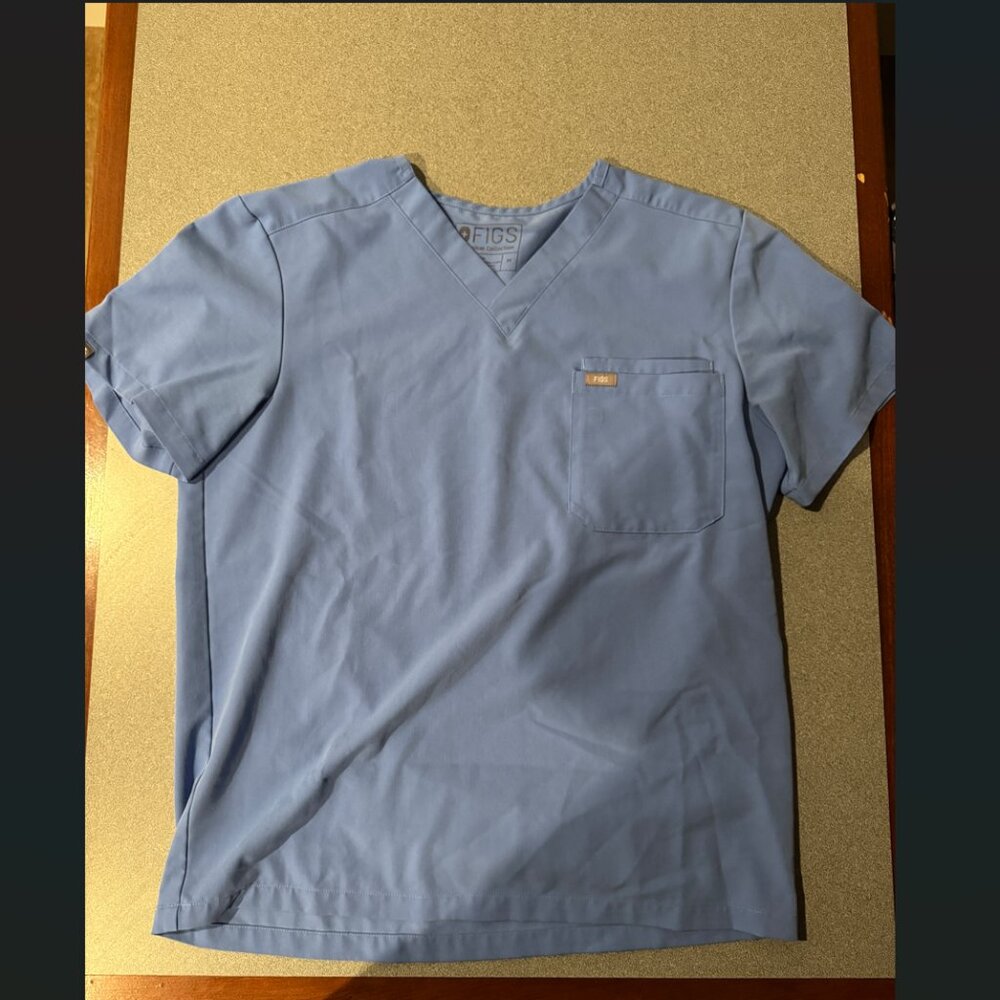 Men's M Figs Scrub Set  - Leon Three-Pocket Scrub Top & Cairo Cargo Scrub Pants